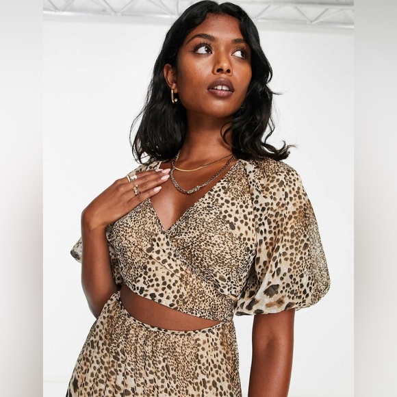 *NWT* ASOS DESIGN wraparound pleated midi dress in Leopard/Cheetah Print, Size 6 - Picture 2 of 11